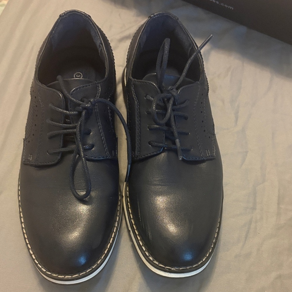 Boys Bruno Marc  Dress Shoes - size 3